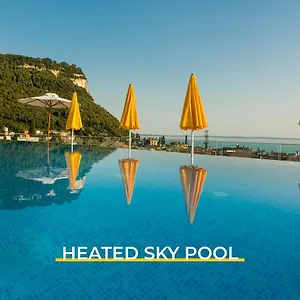 מלון Sky Pool Sole Garda, גארדה